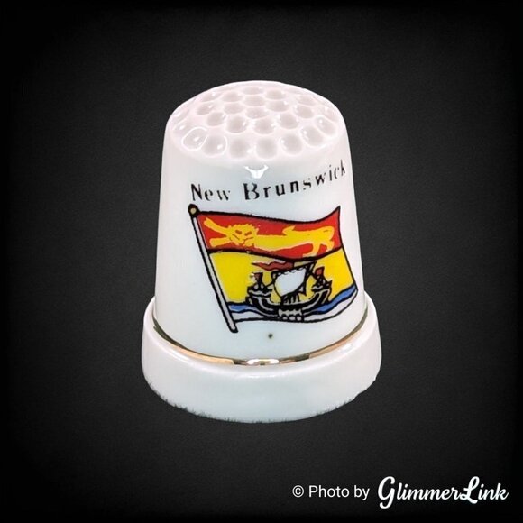 Vintage New Brunswick Flag Canada Province Porcelain Collectible Thimble - Picture 1 of 11